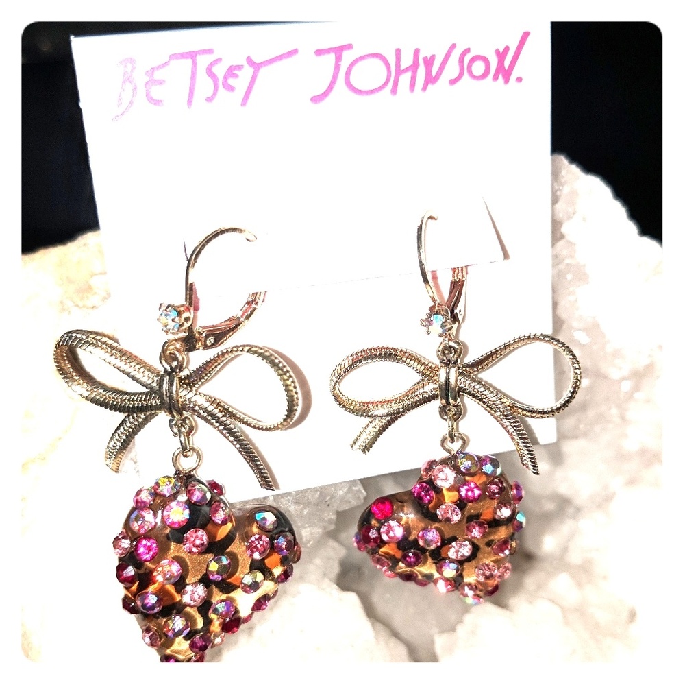 💋💋 BETSEY JOHNSON HEART EARRINGS 💋💋